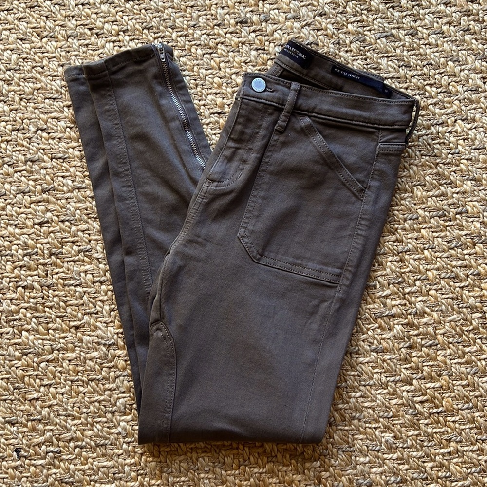 Banana Republic Brown Mid Rise skinny Jeans. Size 27